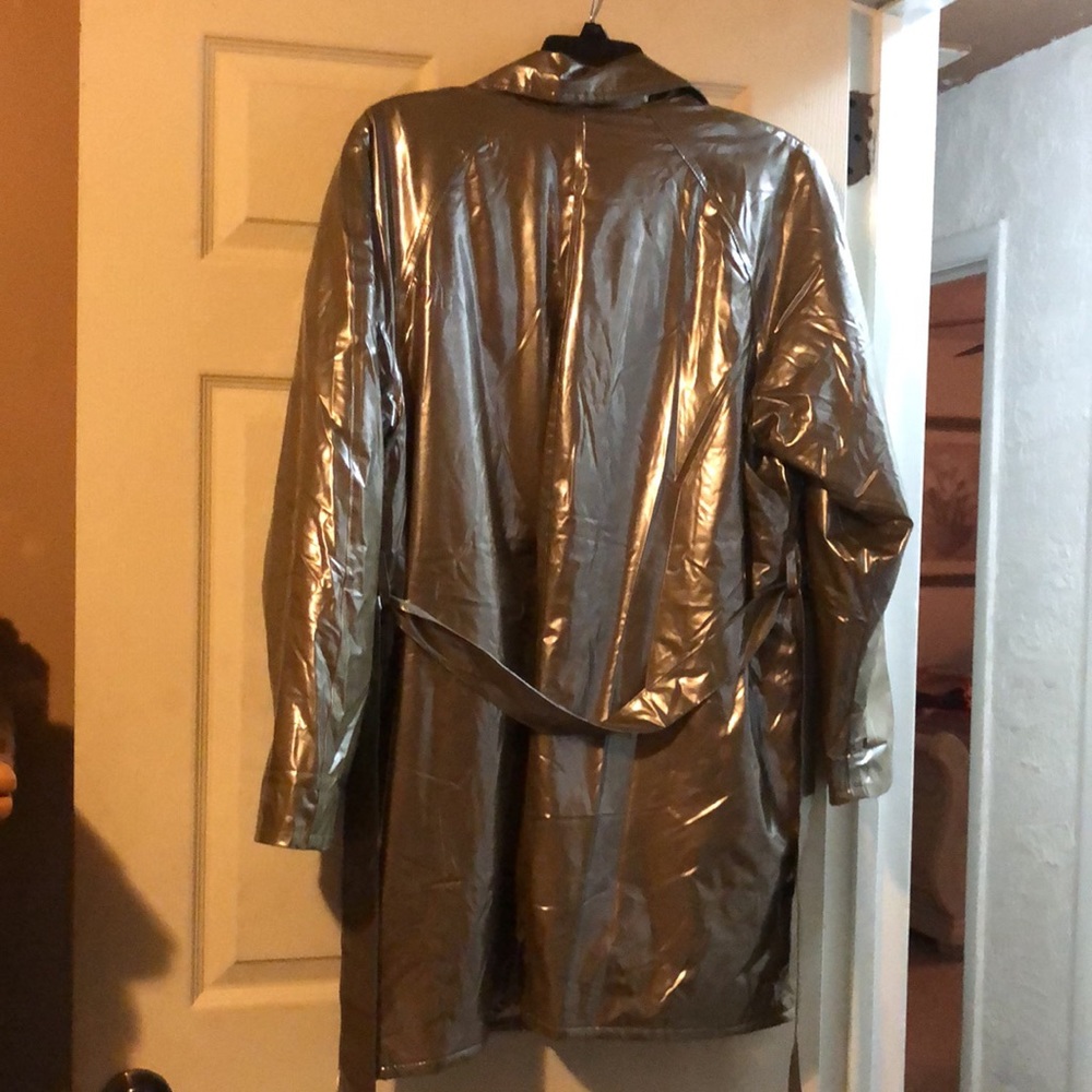 Tore Rain Coat. Large With Lining. Without Tag - image 5